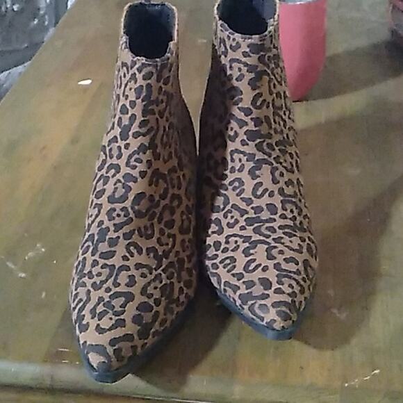 Marc Fisher Missir Chelsa leather leopard boots. Size 8.5 - Picture 3 of 5